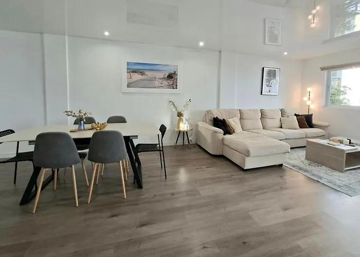 Spacious 3Br Apartment With Terrace 300M Beach Apartamento