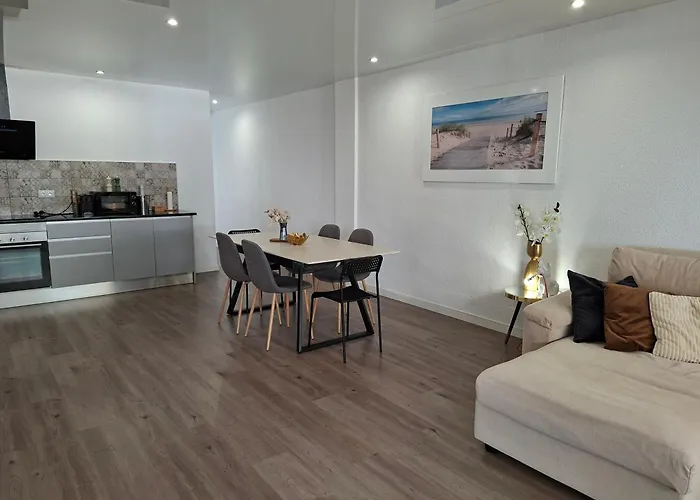 Spacious 3Br Apartment With Terrace 300M Beach *