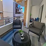 Spacious 3br With Terrace 300m تورّيفيِخا