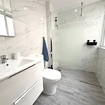 Апартаменты Spacious 3br With Terrace 300m Торевьиа