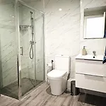 Spacious 3br With Terrace 300m * تورّيفيِخا