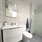 Spacious 3br With Terrace 300m Торевьиа