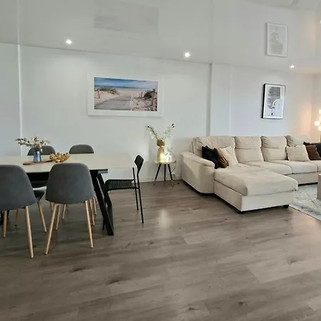 Spacious 3Br Apartment With Terrace 300M Beach Appartement
