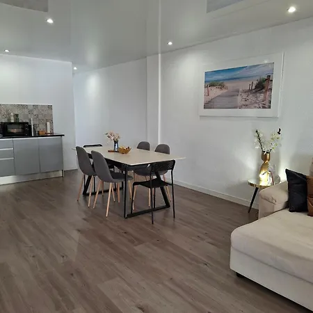 Spacious 3Br Apartment With Terrace 300M Beach *