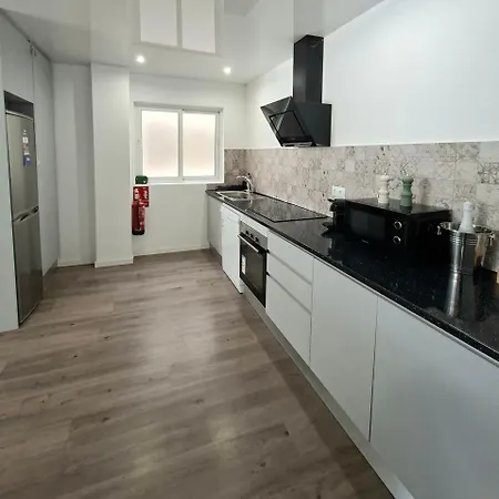Апартаменты Spacious 3br With Terrace 300m Pmt13 *
